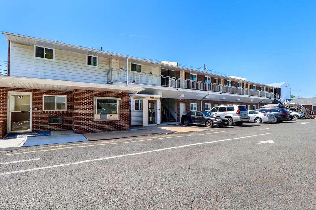 Americas Best Value Inn Avenel Woodbridge Экстерьер фото
